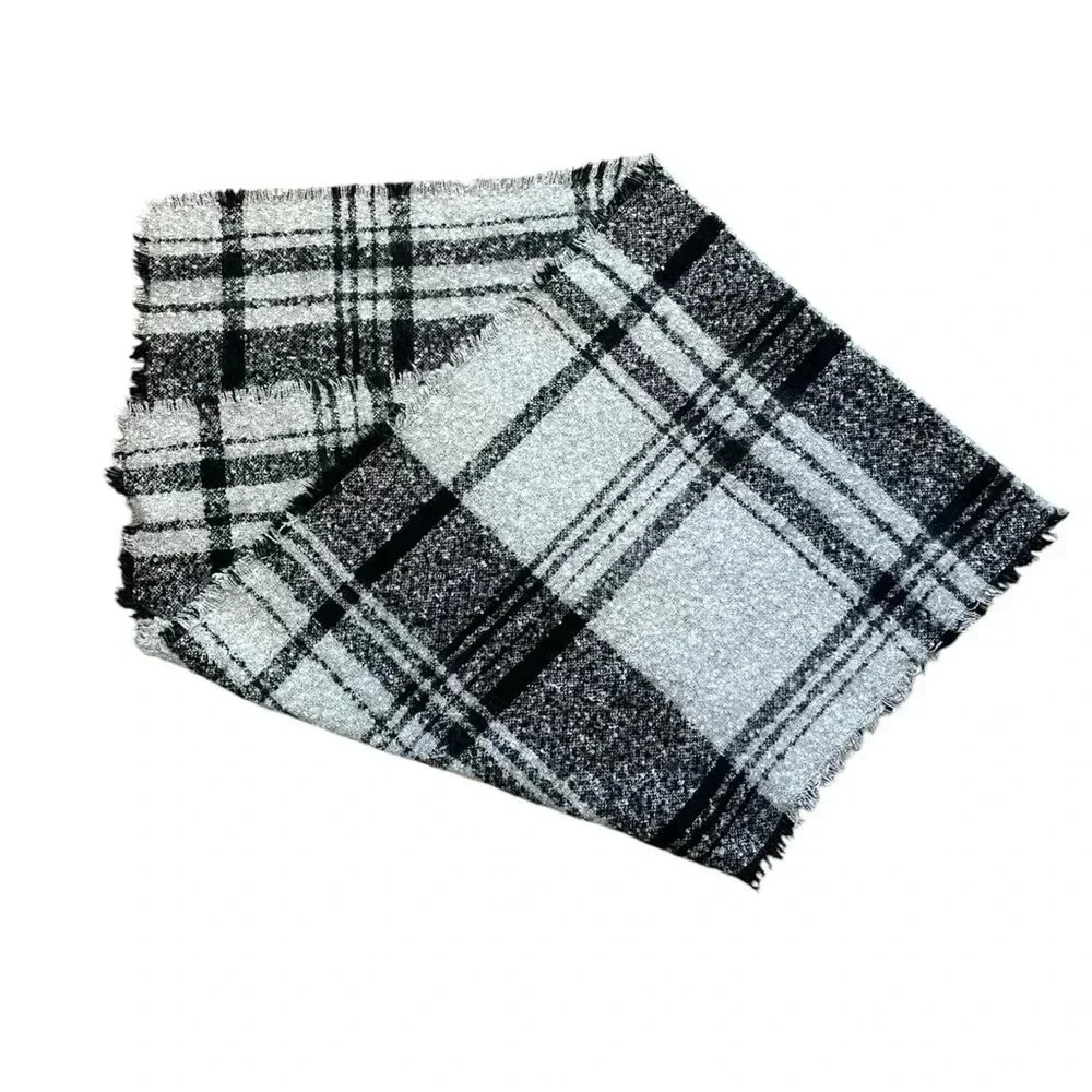 AMERICAN EAGLE Women’s Black And White Plaid Raw Hem Edge Scarf One Size